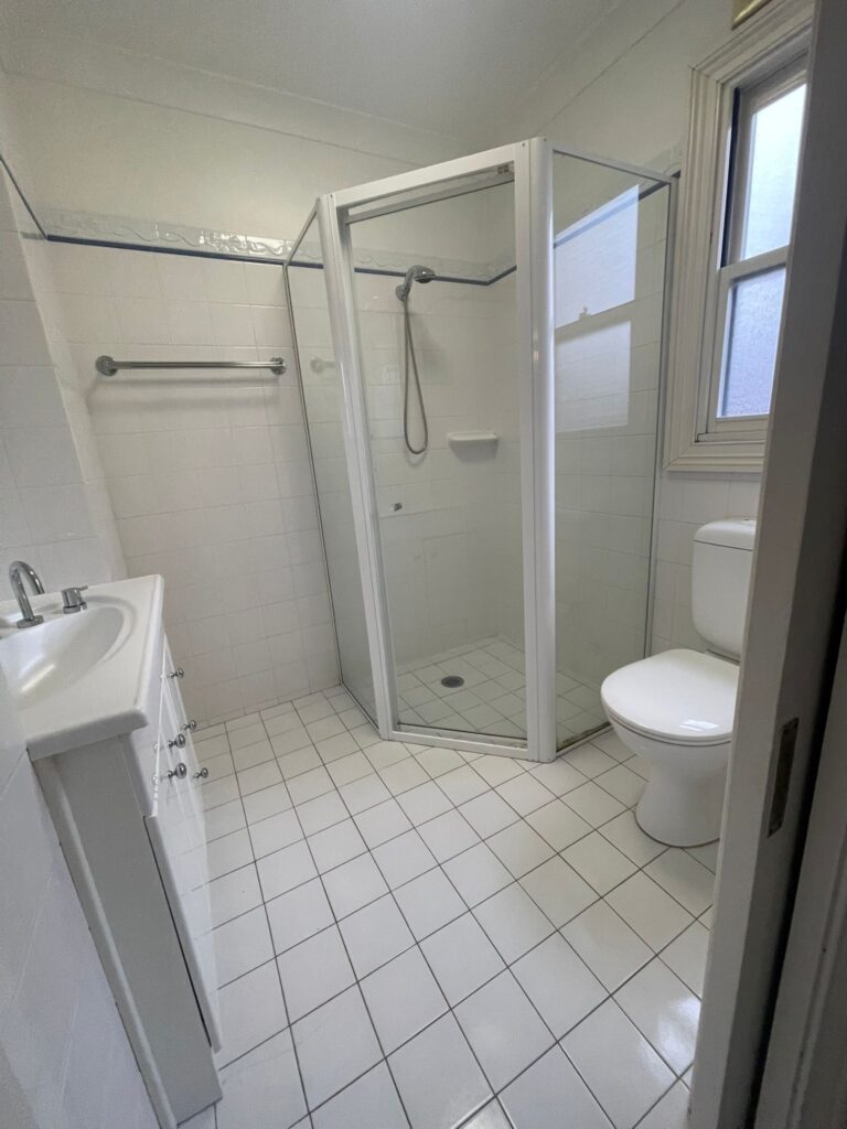 How to Clean Shower Glass Doors: Easy Step-by-Step